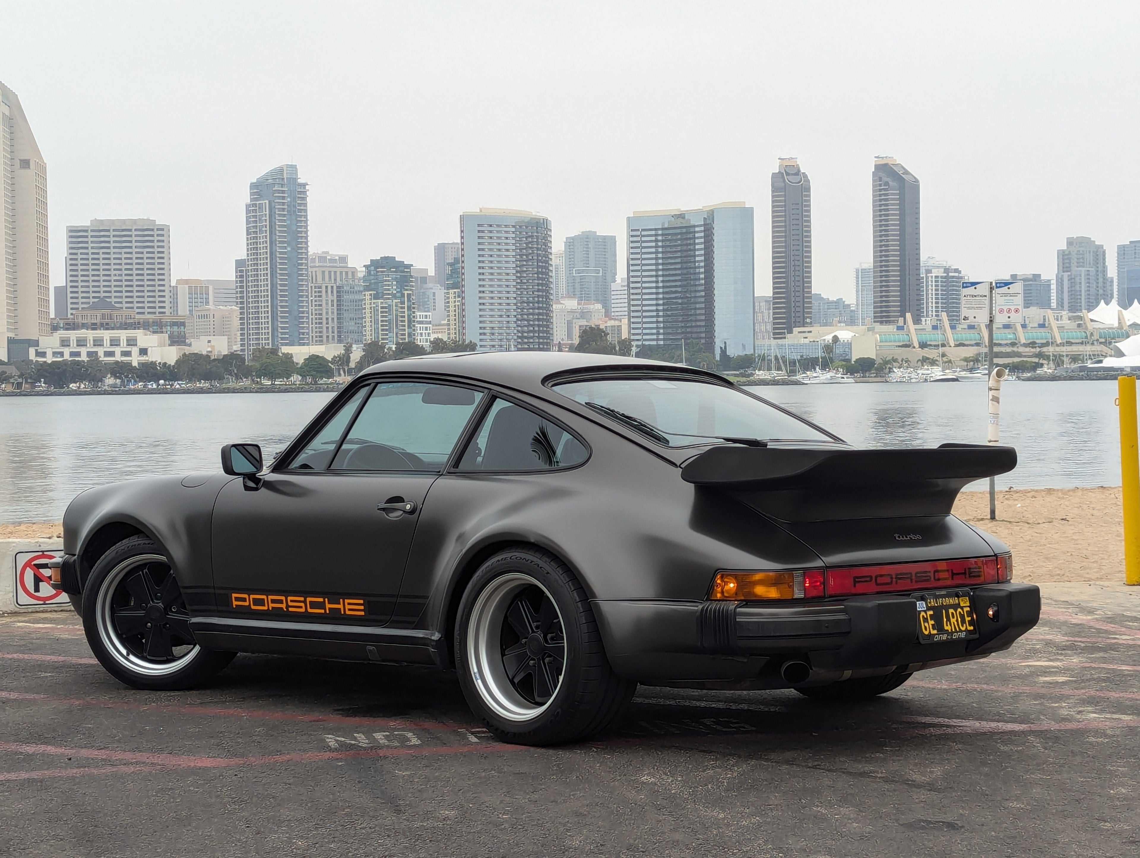 BZ17 - 1986 Porsche 911 Turbo (930)